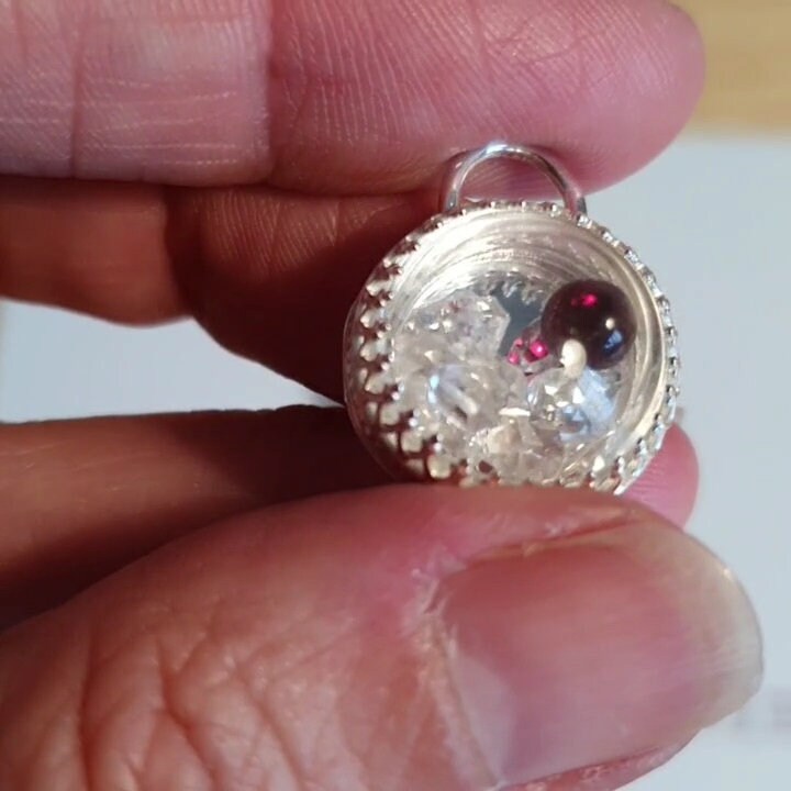 Pakimar diamond & Garnet dome pendant