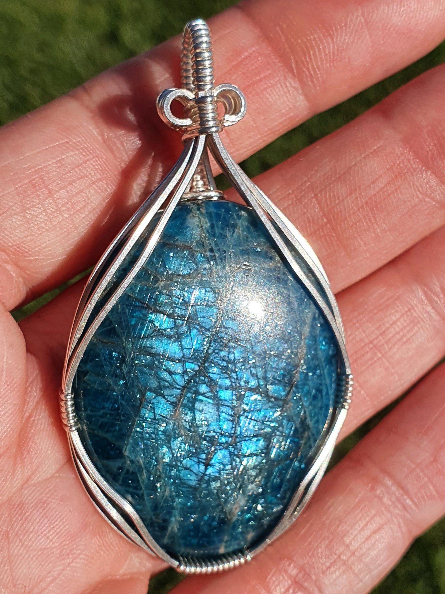 Apatite silver pendant