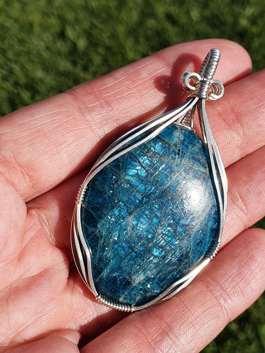 Apatite silver pendant